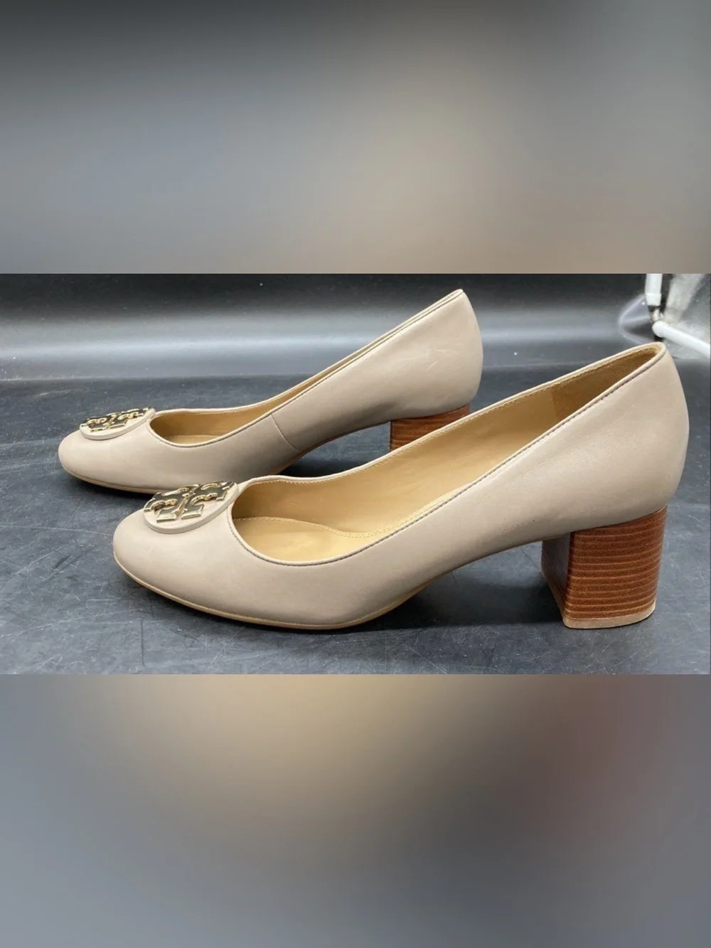 Tory Burch Nude Beige Leather Block Heel Pumps Gold Double T Logo Sz 8.5